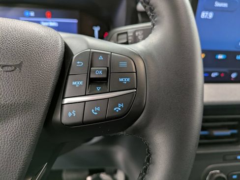 Used 2025 Ford Maverick XLT w/ Equipment Group 301A AWD/4WD image 18