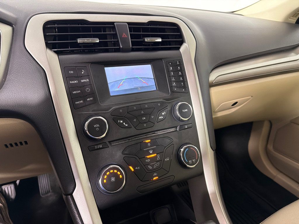 Used 2016 Ford Fusion SE FWD image 14
