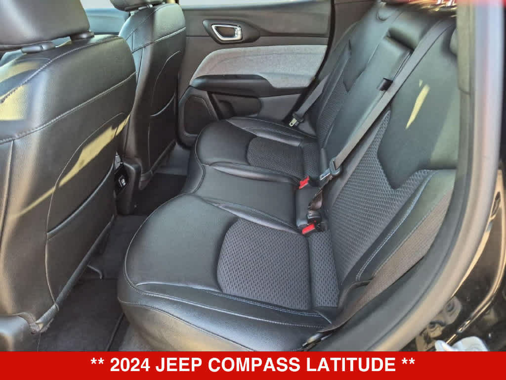 Used 2024 Jeep Compass Latitude AWD/4WD image 19