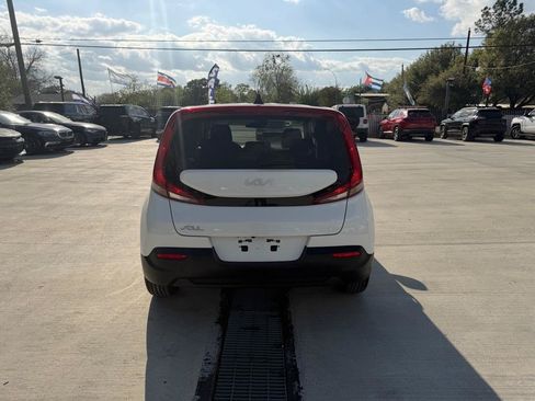 Used 2022 Kia Soul LX w/ Technology Package FWD image 11