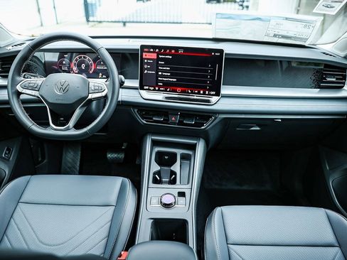 New 2026 Volkswagen Tiguan SE image 19