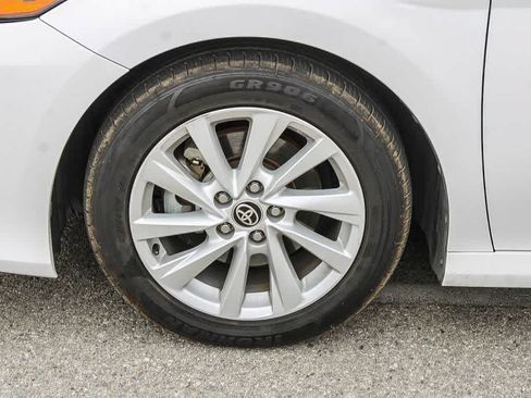 Used 2022 Toyota Camry LE FWD image 5