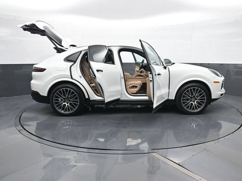 Certified 2021 Porsche Cayenne Coupe AWD/4WD image 34