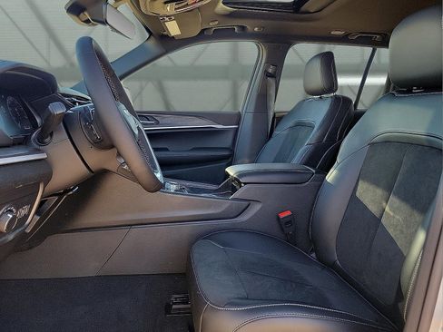 New 2026 Jeep Grand Cherokee Altitude image 11