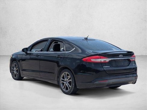 Used 2017 Ford Fusion SE w/ Equipment Group 201A FWD image 8