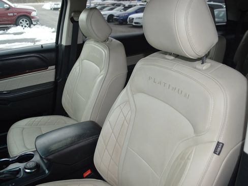 Used 2017 Ford Explorer Platinum AWD/4WD image 3