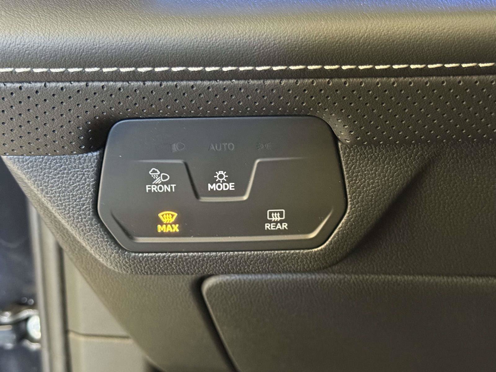 Used 2024 Volkswagen Atlas SEL AWD/4WD image 27