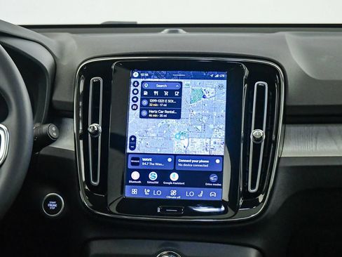 Certified 2026 Volvo XC40 B5 Plus AWD/4WD image 15