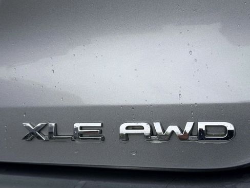 Used 2021 Toyota Highlander XLE AWD/4WD image 53