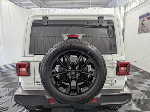 Used 2025 Jeep Wrangler Unlimited Sahara image 9