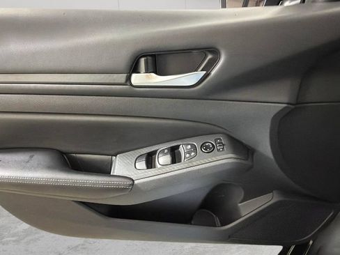 Used 2024 Nissan Altima 2.5 SV FWD image 24