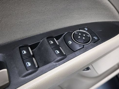 Used 2020 Ford Fusion SE FWD image 11