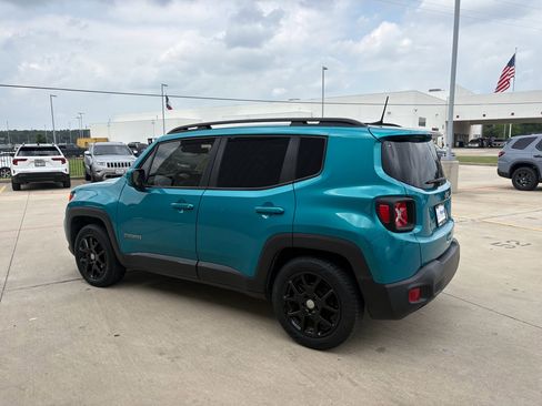 Used 2020 Jeep Renegade Latitude FWD image 6