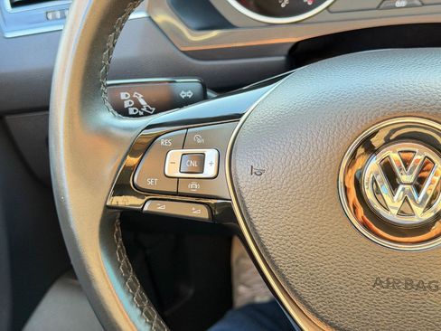 Used 2020 Volkswagen Tiguan SE w/ Panoramic Sunroof Package image 70