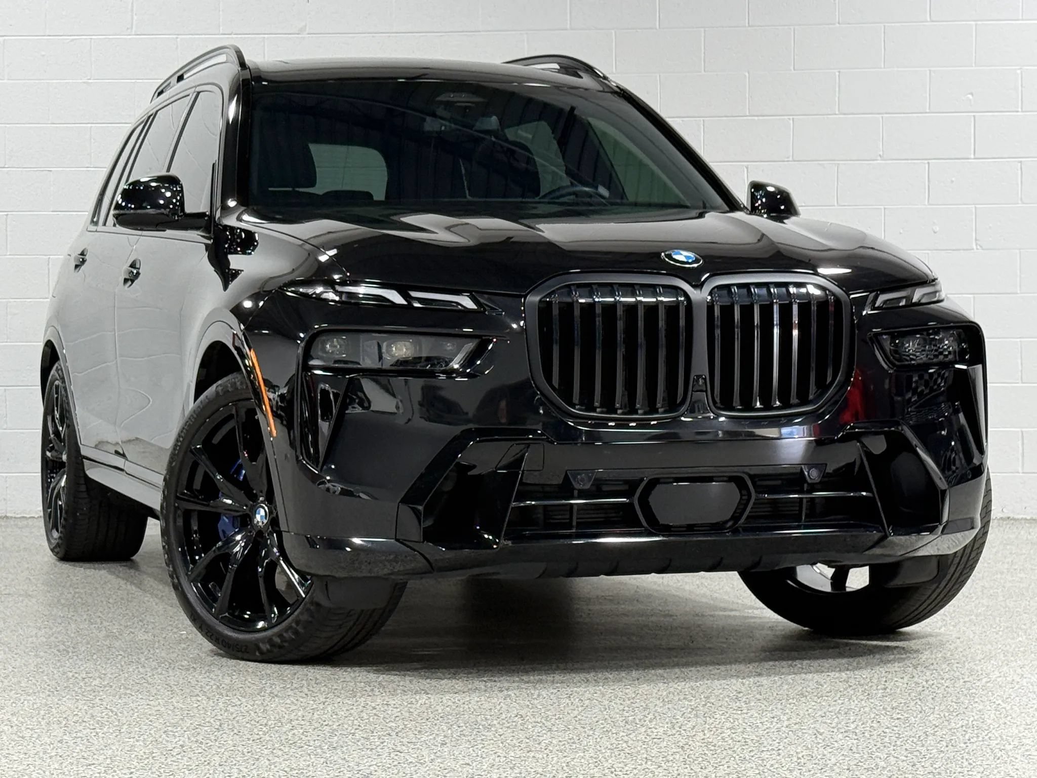 Used 2024 BMW X7 xDrive40i w/ M Sport Package AWD/4WD image 4
