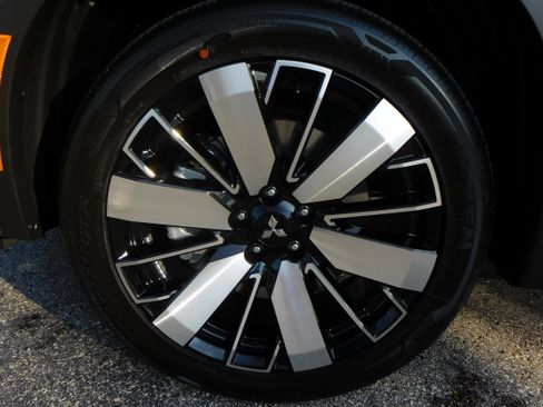 New 2025 Mitsubishi Outlander SE image 9