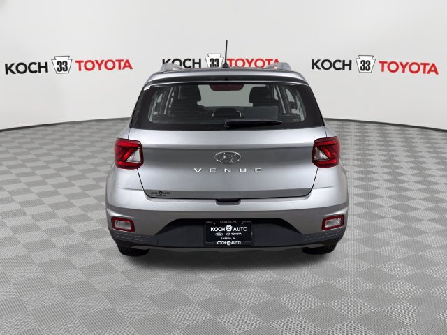 Used 2024 Hyundai Venue SEL FWD image 7