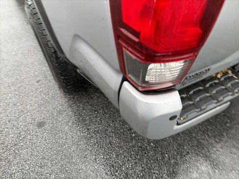 Used 2019 Toyota Tacoma TRD Off-Road image 10