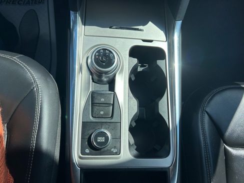 Used 2022 Ford Explorer XLT w/ Equipment Group 202A image 26