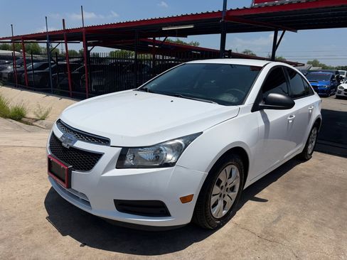 Used 2014 Chevrolet Cruze LS FWD image 3