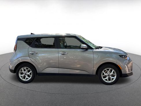 Used 2025 Kia Soul LX w/ LX Technology Package image 8