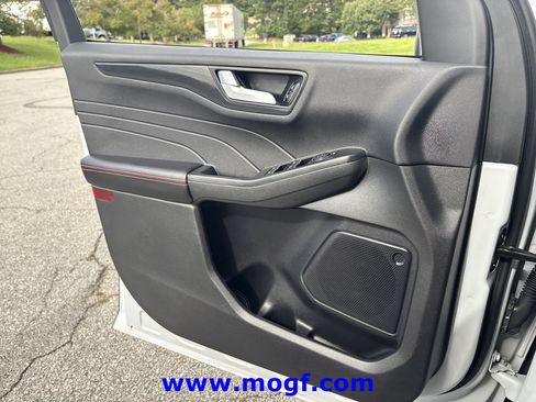 Used 2025 Ford Escape ST-Line FWD image 14