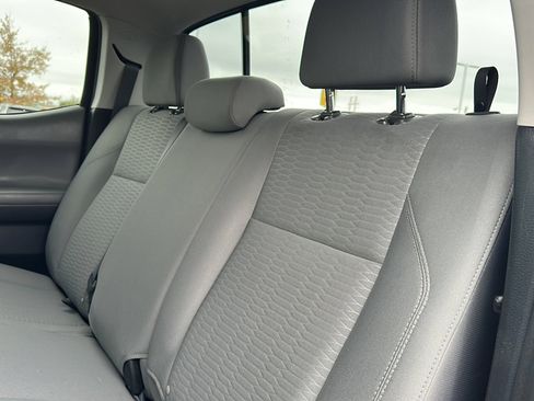 Used 2018 Toyota Tacoma SR5 image 19