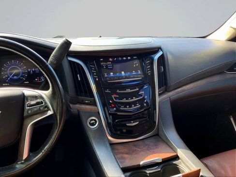 Used 2019 Cadillac Escalade Premium Luxury AWD/4WD image 20