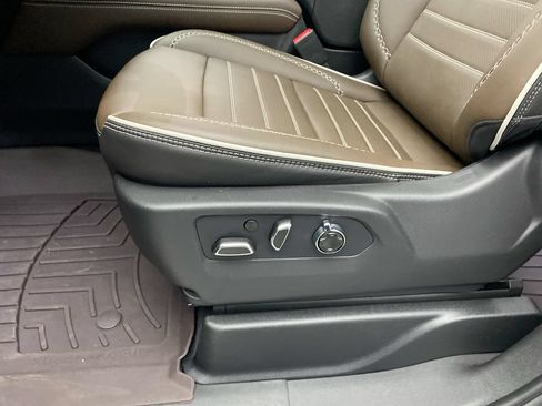 Used 2026 GMC Yukon Denali Ultimate w/ LPO, Floor Liner Package AWD/4WD image 13