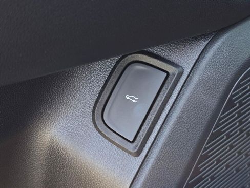 Used 2026 Chevrolet Equinox ACTIV w/ Convenience Package III FWD image 41