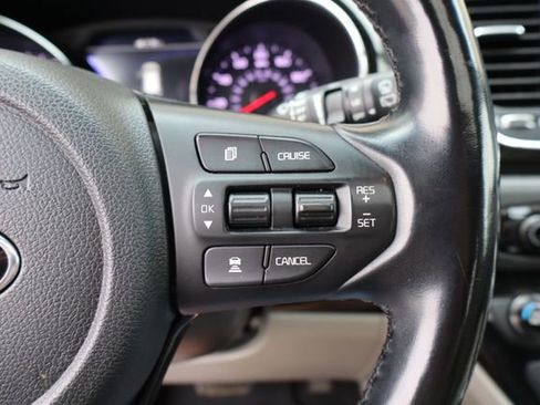 Used 2020 Kia Sedona SX FWD image 18