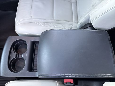 Used 2016 Ford Explorer Platinum image 28