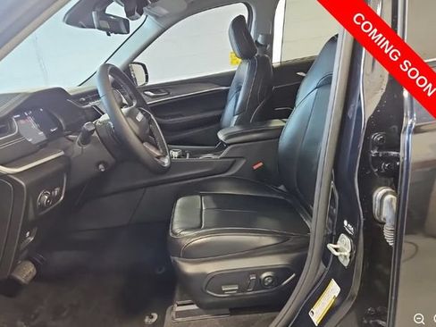 Used 2023 Jeep Grand Cherokee Limited w/ Luxury Tech Group II AWD/4WD image 7