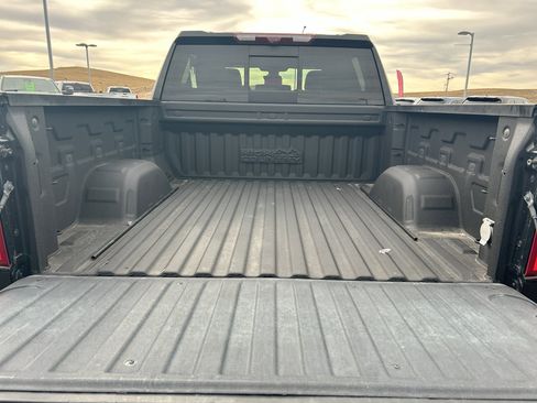 Used 2022 Chevrolet Silverado 1500 High Country w/ Technology Package image 11