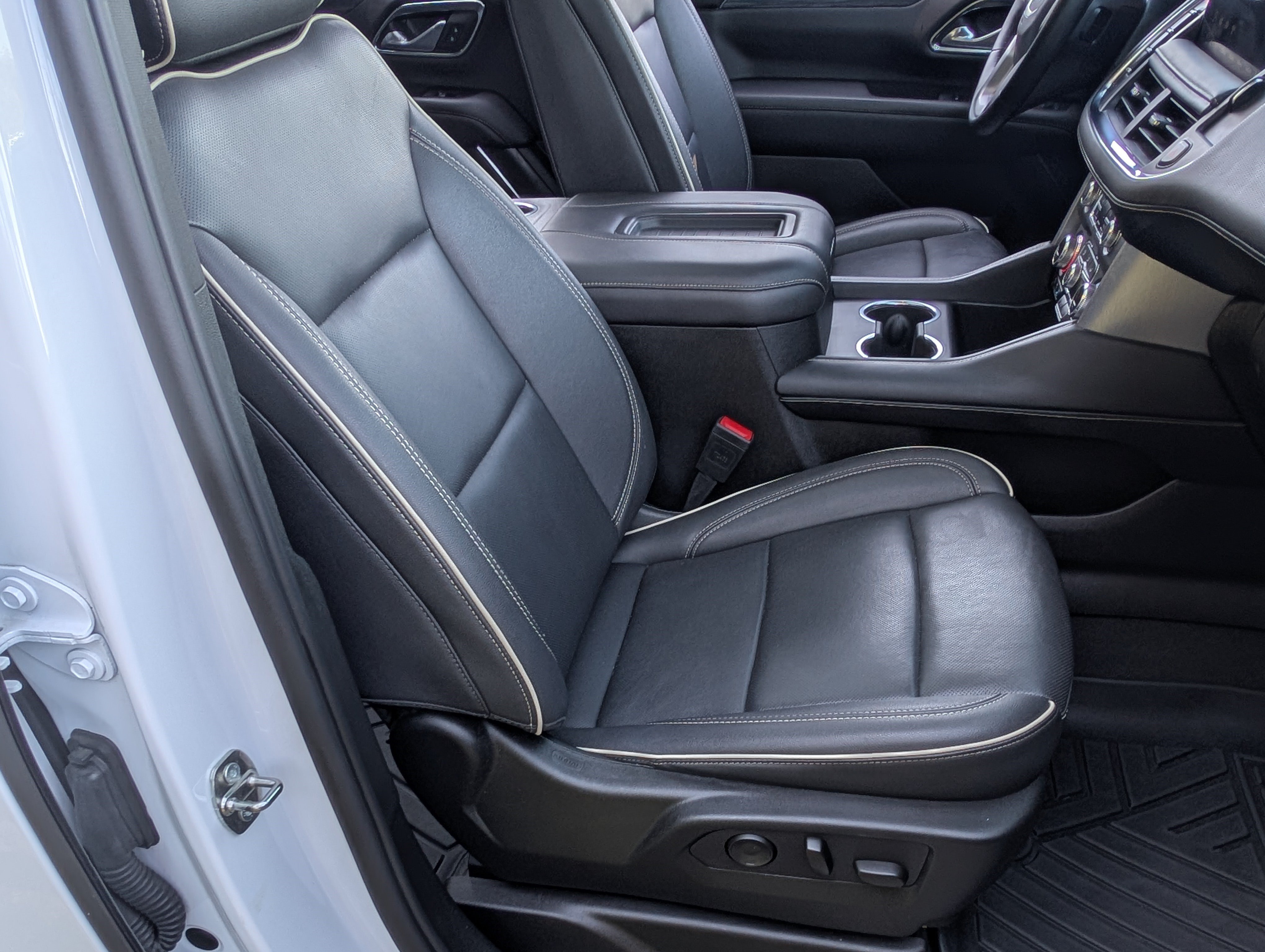 Used 2024 GMC Yukon SLT w/ SLT Premium Package AWD/4WD image 22
