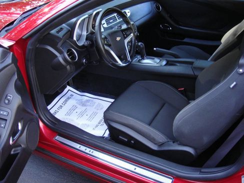 Used 2015 Chevrolet Camaro SS RWD image 11