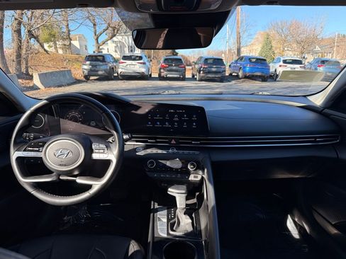 Used 2023 Hyundai Elantra Limited image 18
