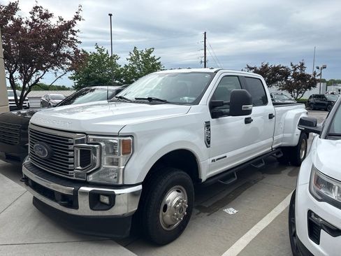 Used 2022 Ford F350 XLT w/ XLT Value Package AWD/4WD image 2