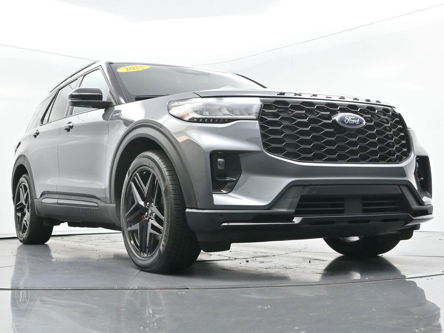 Used 2025 Ford Explorer ST-Line w/ Premium Package RWD image 45