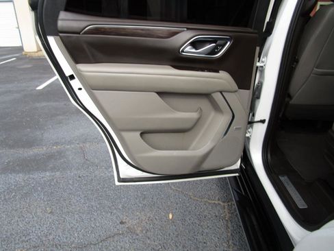 Used 2022 Chevrolet Tahoe LT w/ LT Signature Package RWD image 27