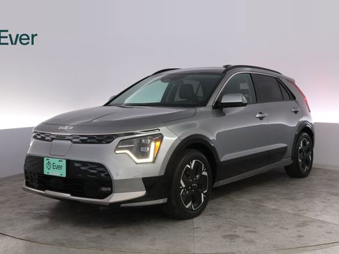 Used 2023 Kia Niro Wave FWD image 2