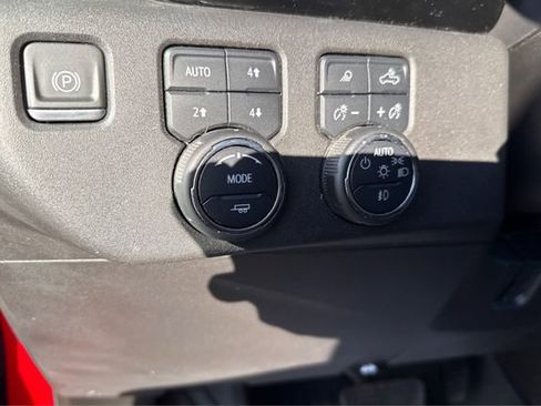 Used 2023 Chevrolet Silverado 1500 LT Trail Boss w/ LT Trail Boss Premium Package image 18