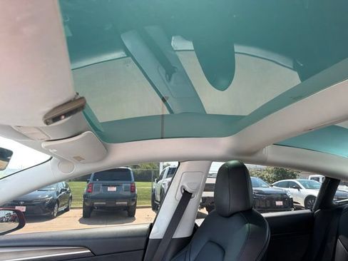 Used 2022 Tesla Model 3 Standard Range RWD image 5