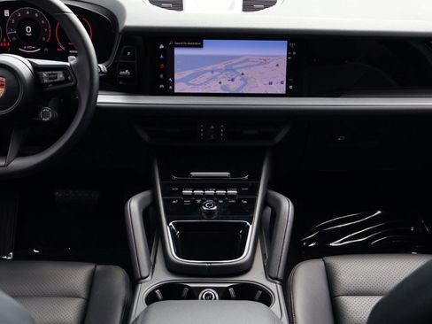 Certified 2025 Porsche Cayenne AWD/4WD image 20