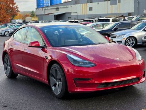 Used 2023 Tesla Model 3 Standard Range image 1