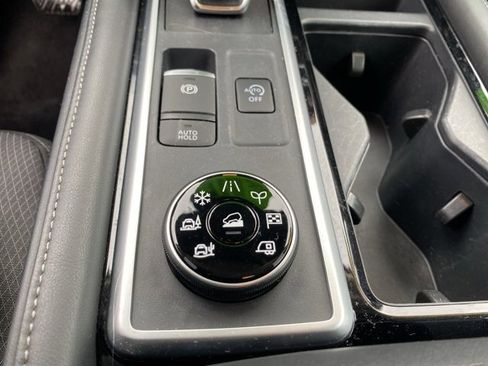 Used 2024 Nissan Pathfinder SV image 27