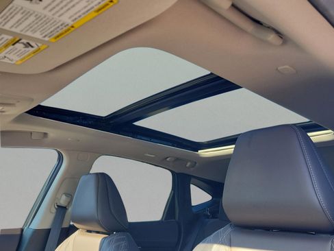 Certified 2025 Nissan Murano Platinum w/ Cargo Package image 32