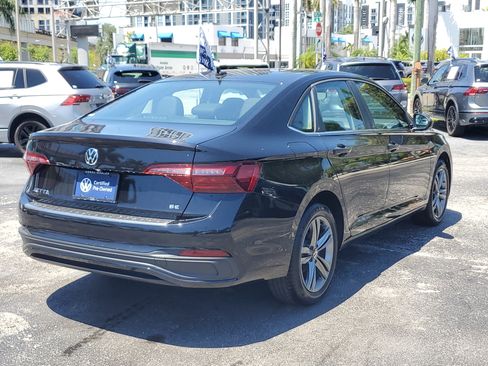Certified 2022 Volkswagen Jetta SE FWD image 5
