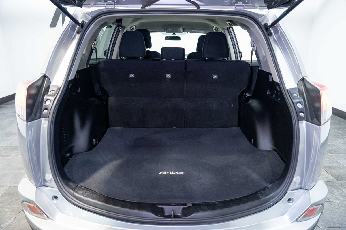 Used 2016 Toyota RAV4 LE FWD image 14