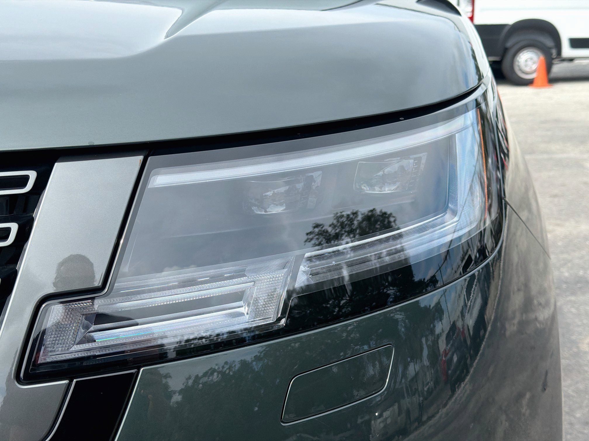 Used 2026 Land Rover Range Rover SE AWD/4WD image 9
